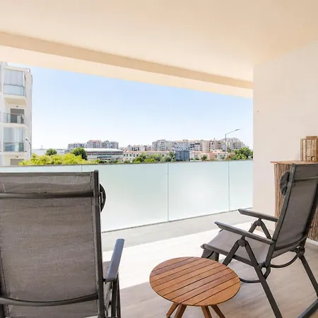 Spacious 2-suite Flat With Balconies In *