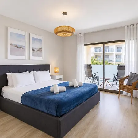 Spacious 2-suite Flat With Balconies In Appartamento