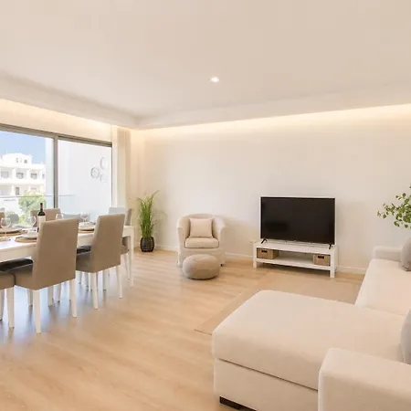 Spacious 2-suite Flat With Balconies In Portimão