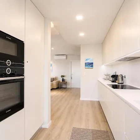 Spacious 2-suite Flat With Balconies In Lägenhet Portimão