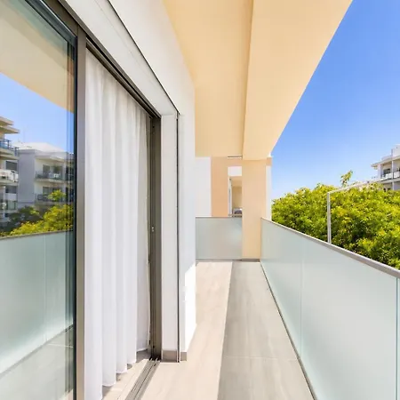 Lägenhet Spacious 2-suite Flat With Balconies In