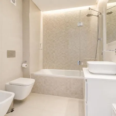 Spacious 2-suite Flat With Balconies In * Portimão