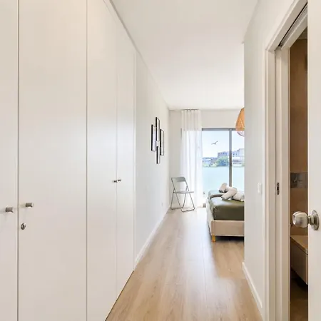 Spacious 2-suite Flat With Balconies In