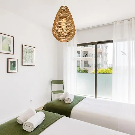 Spacious 2-suite Flat With Balconies In * Portimão