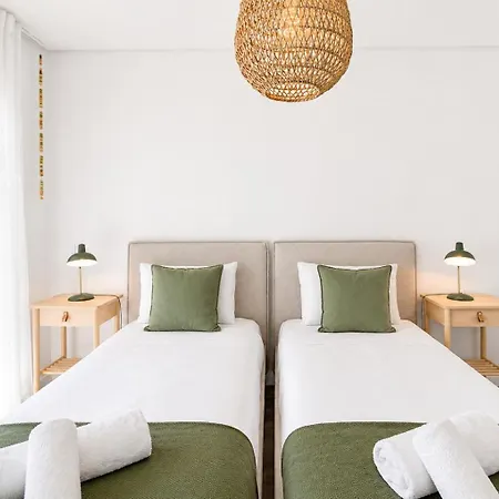 Spacious 2-suite Flat With Balconies In * Portimão