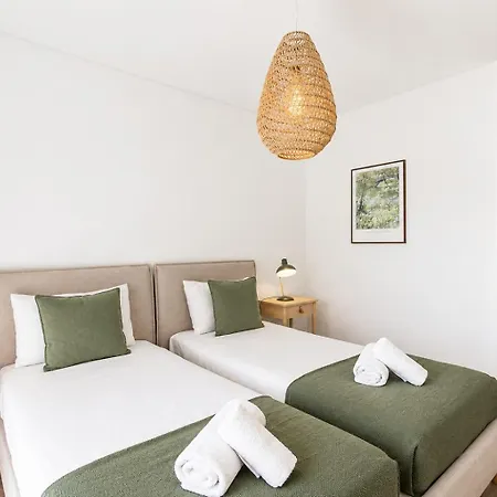 Appartamento Spacious 2-suite Flat With Balconies In