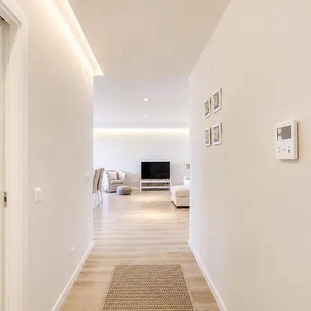 Spacious 2-suite Flat With Balconies In *