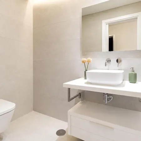 Spacious 2-suite Flat With Balconies In Appartamento Portimão