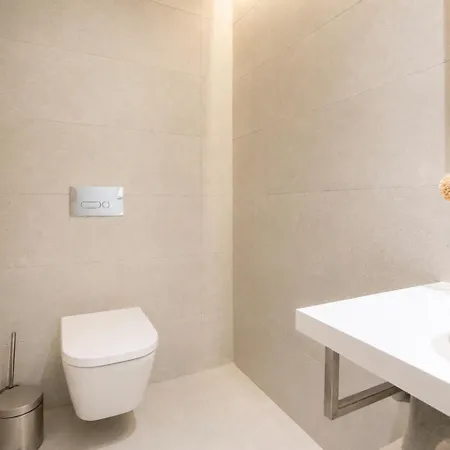 Spacious 2-suite Flat With Balconies In Appartamento Portimão