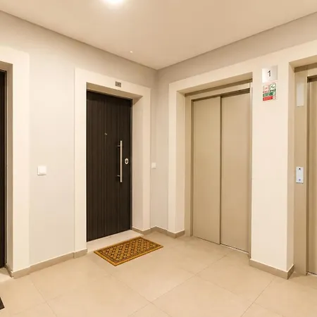 Spacious 2-suite Flat With Balconies In